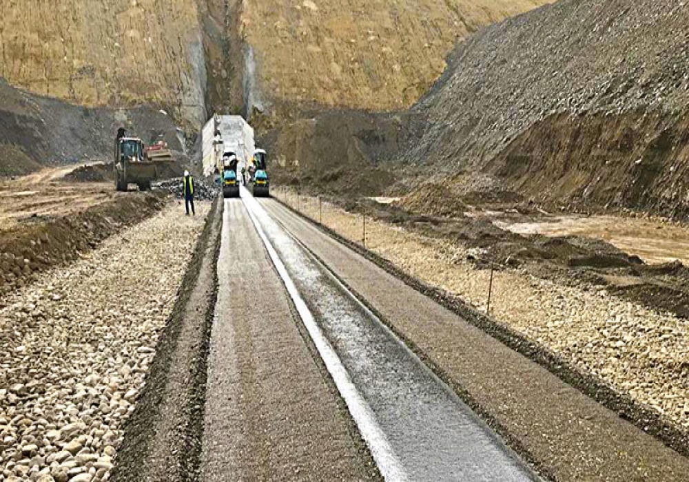 Alpaslan 2 Barajı ve HES Projesi Dünya genelinde kullanılmakta olan ancak Türkiye de henüz yapılmamış olan ASFALT ÇEKİRDEKLİ baraj olarak projelendirilmiştir.