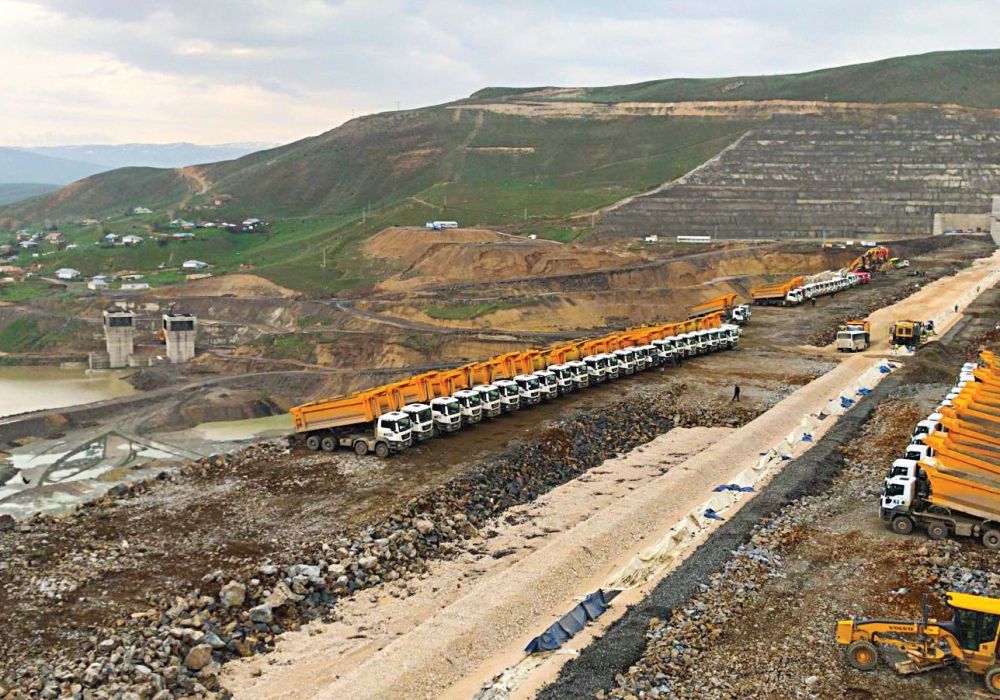 Alpaslan 2 Barajı ve HES Projesi Dünya genelinde kullanılmakta olan ancak Türkiye de henüz yapılmamış olan ASFALT ÇEKİRDEKLİ baraj olarak projelendirilmiştir.