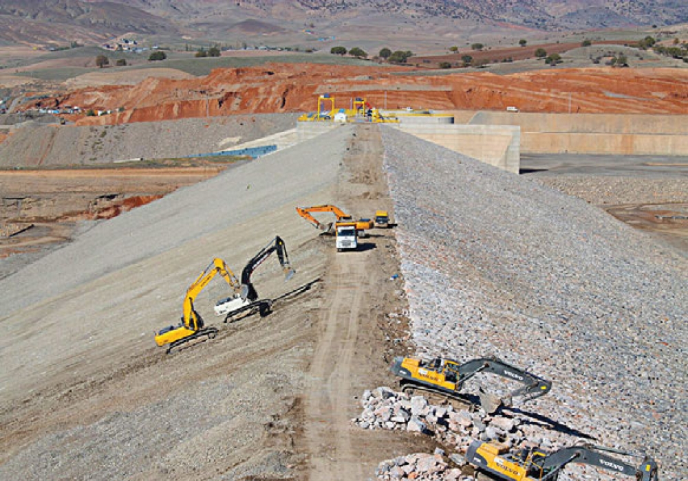 Erzincan İli İliç İlçesi Bağıştaş 2 Barajı ve Hes Projesi 1.650.000 m3 Irmak Tarama İşleri, Yol Yapım İşleri,(Soğuk Asfalt, New Jersey vs.) Sanat Yapıları İşleri